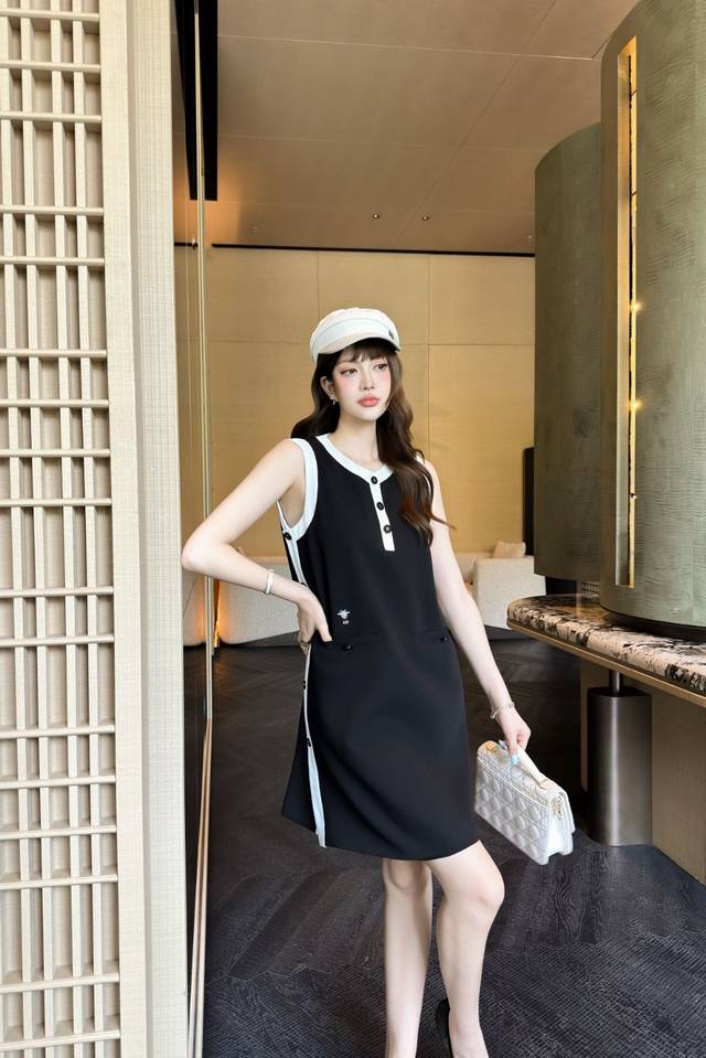 25Ss new sleeveless dress high-end fashion craftsmanship version of the model is