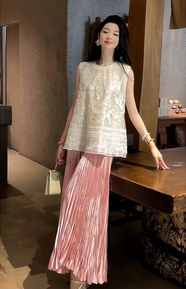 Unbeatable hot style unique high-end Chinese embroidery fake two-piece vest exqu