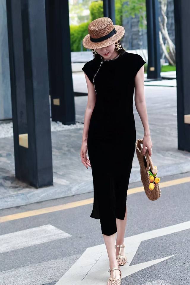 Hot new arrivalsSilk velvet modified cheongsam collar dressNeckline pearls, diam