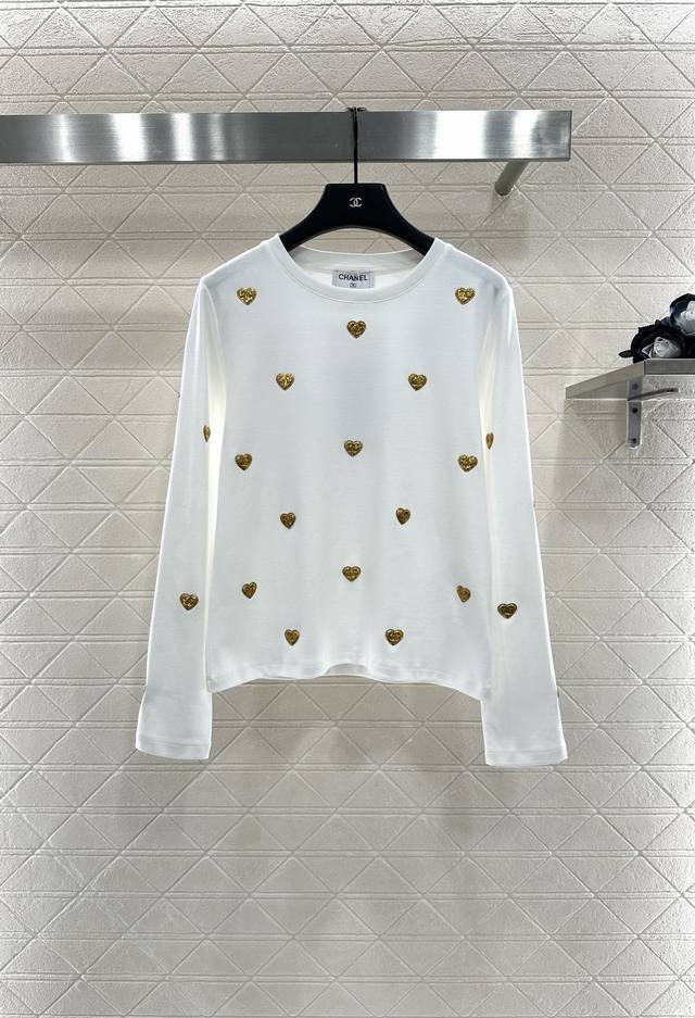 Chane*2025 New Arrivals: Double C Metal Badge Long Sleeve. Made of custom Yb twi