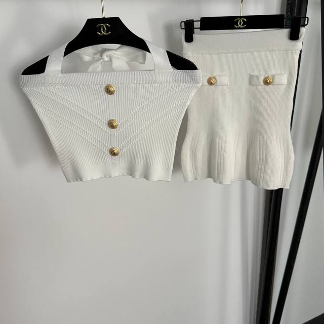 Style No. 20255180 Balmai* new knitted suit, lion head button halter neck knitt