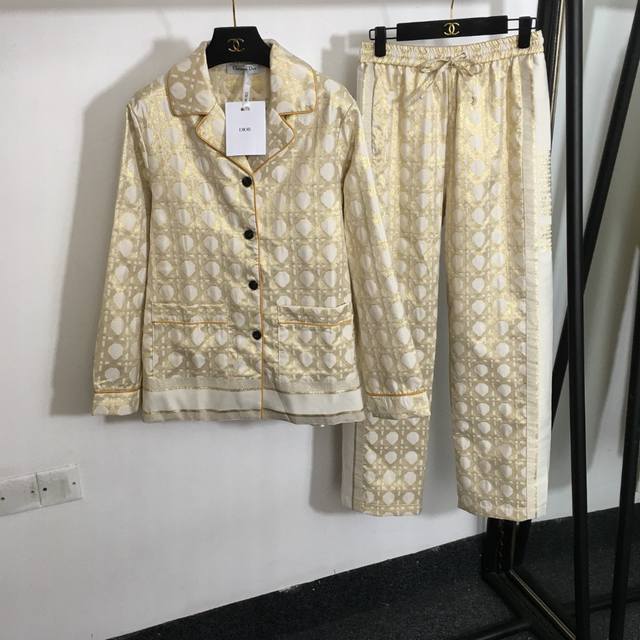 Style No. 4687 Dio* new pajama-style suit, shiny silk jacquard pattern lapel lo