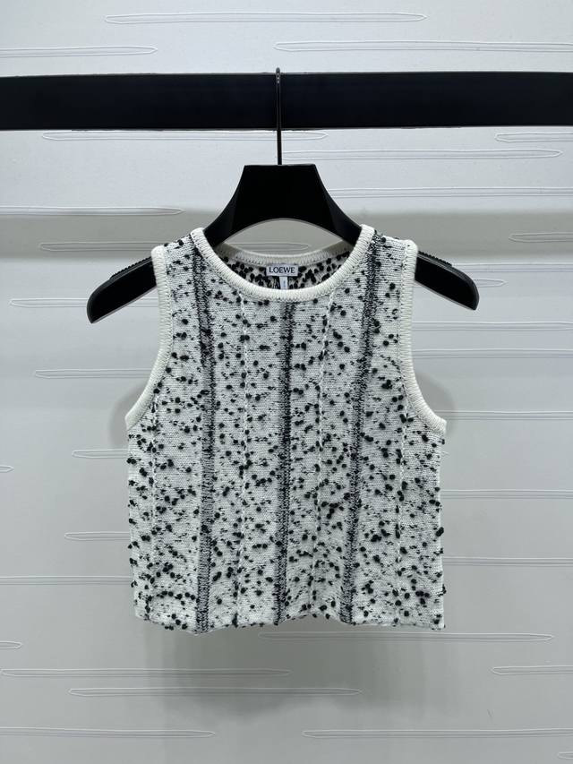 New, original, high-quality Loew* 2025 Early Fall collection! Dotted knit vest!
