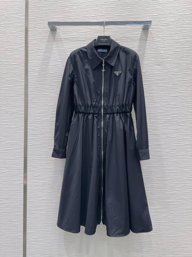 Prad*2025Fw new dress is full of fashion and high-end feeling, with its own aura