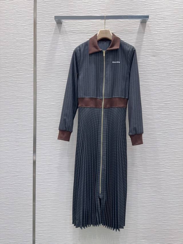 Miu Mi* 2025Fw new striped dress is full of fashion and high-end feeling. It has
