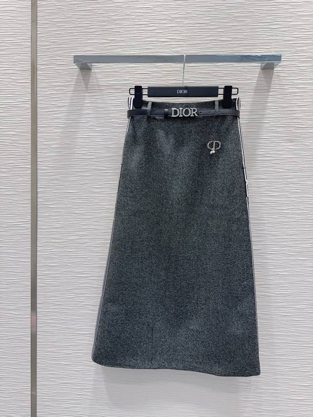 Christian Dio*'s 2025Fw new skirt is another fashionista's favorite! Exquisite d