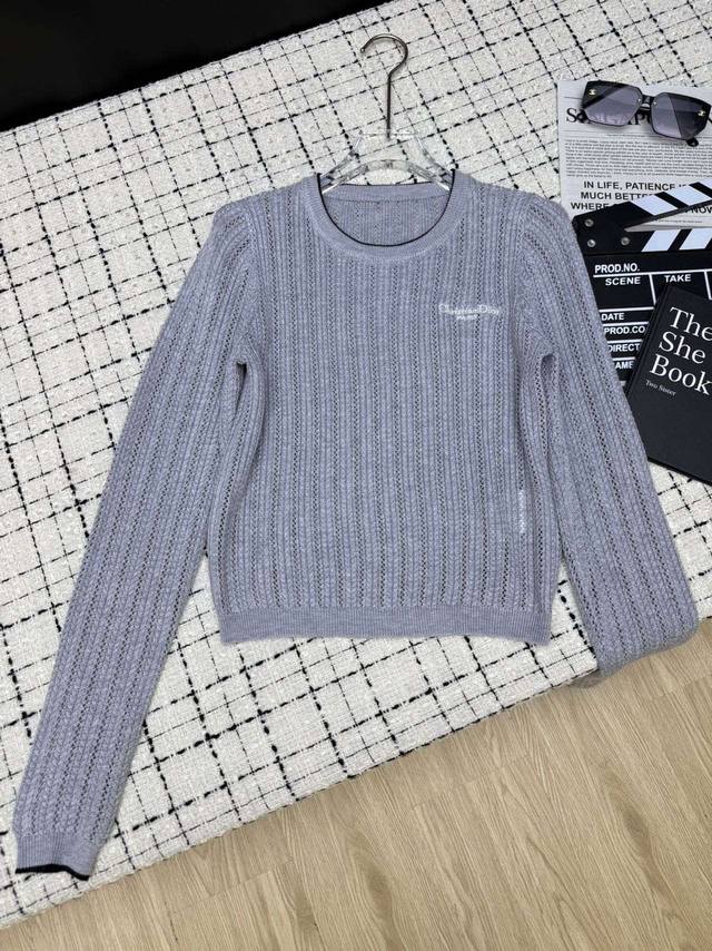 A must-have top. Dio*25's new hollow-design knitted wool sweater is super easy t