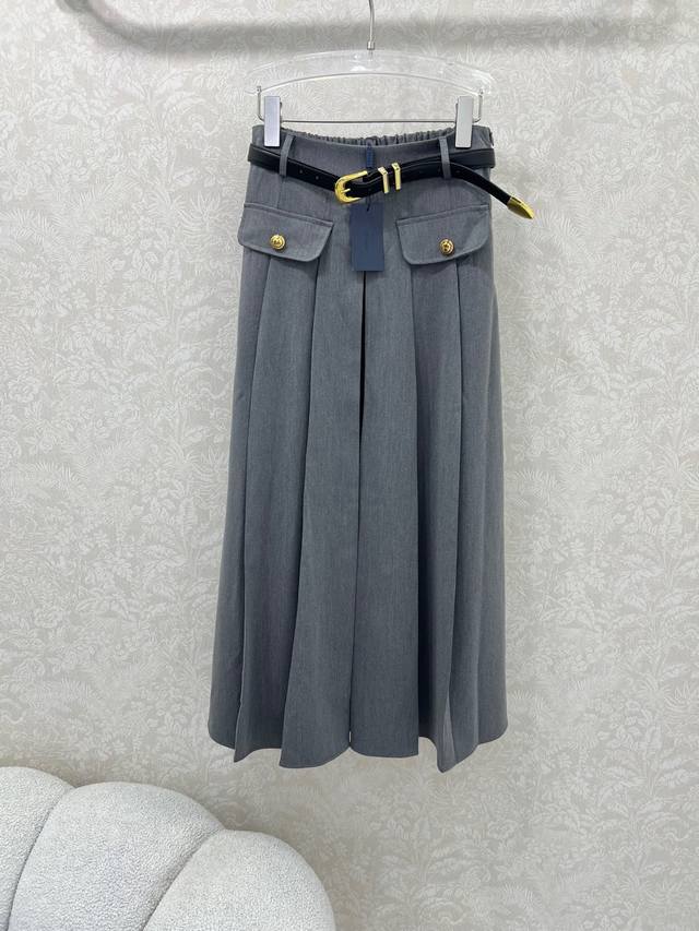 Prad*25 New belted skirt. Made from classic suit fabric, this solid color is ref