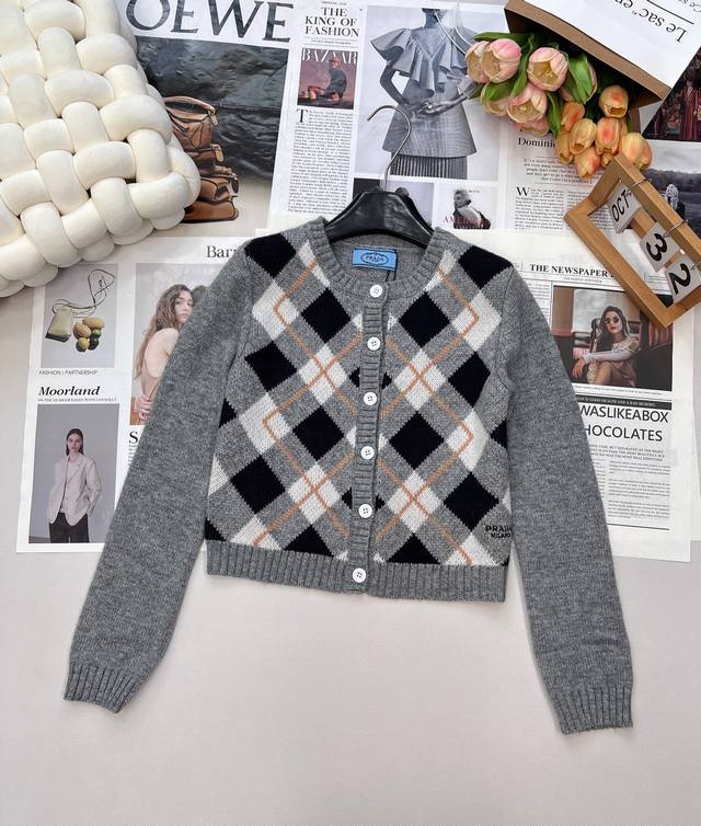Prada25Fw Early Fall New Diamond-Patterned Colorblocked Logo Knit Cardigan | Exc