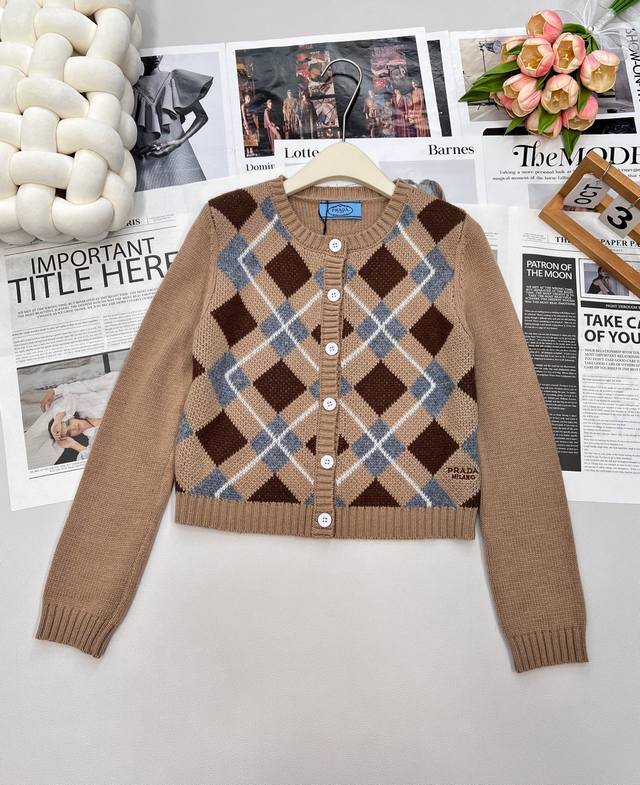 Prada25Fw Early Fall New Diamond-Patterned Colorblocked Logo Knit Cardigan | Exc