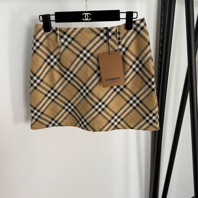Style No. 20255148 Burberr* new classic plaid short skirt, safety pants lining,