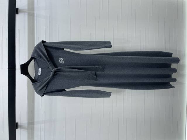 New, original, high-end quality, Loew* 2025 Early Fall Collection! Shawl V-neck