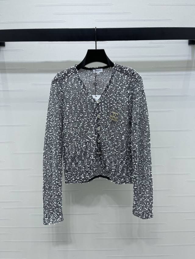 New, original, high-quality Chane* 2025 Early Fall Collection! A V-neck knitted