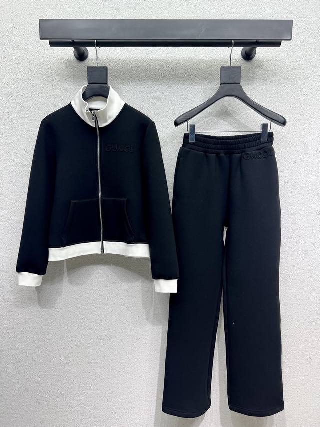 G's space cotton casual suit. This top is a textured, elegant design perfect for