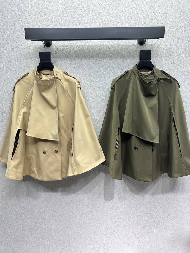 Burberry's cape jacket is classic and stylish, with a natural aura. The fabric i