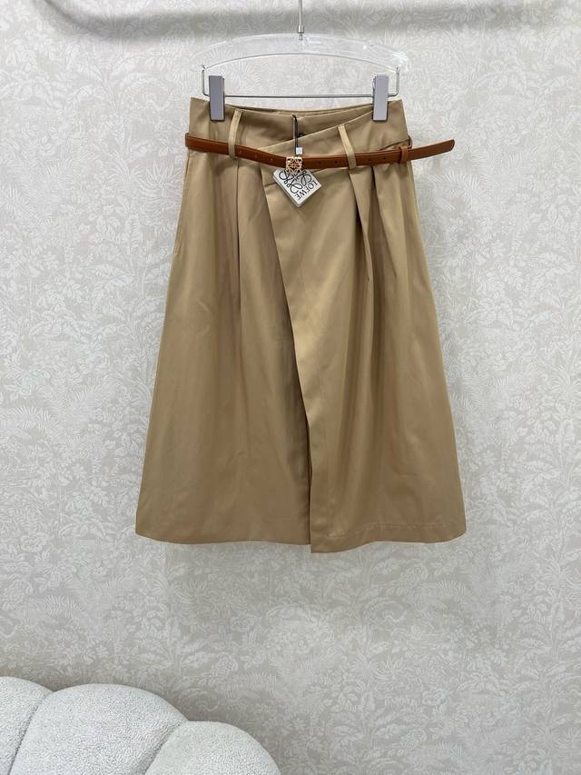 Loew*'s new 25 asymmetrical paneled skirt is a truly stunning asymmetrical cut!
