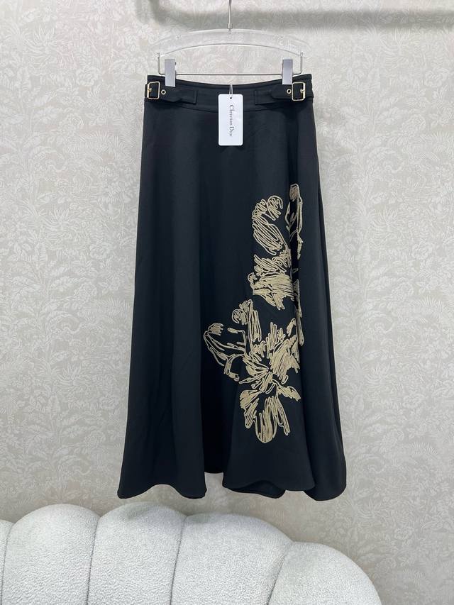 Dio*25 new style skirt with an elegant Audrey Hepburn-inspired retro look. Buckl