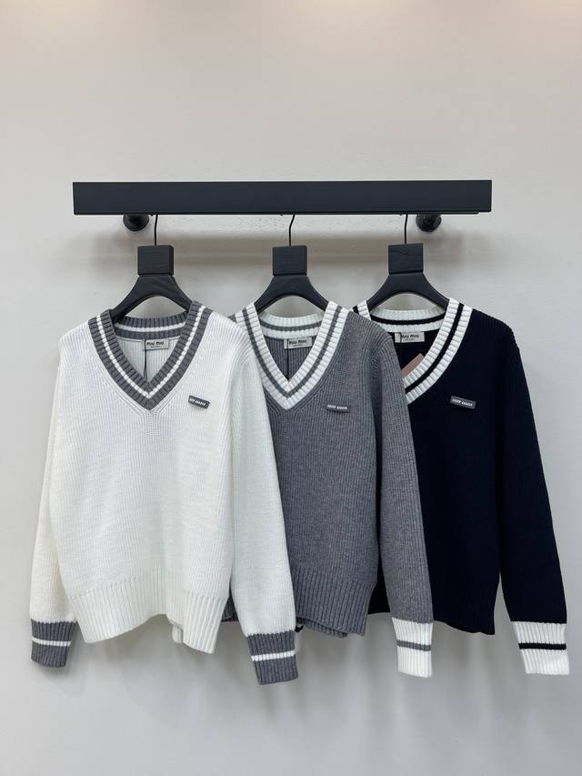 Miumi*25's new early fall crocheted lettered pullover sweater! Custom-woven wool