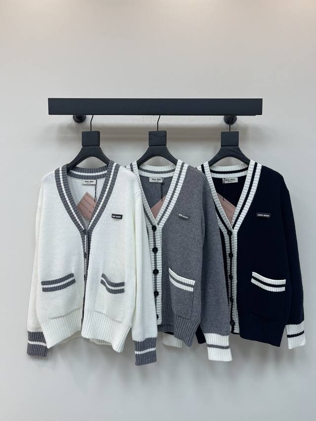 Miumi*25's new crocheted wool cardigan for early fall! Custom-woven wool yarn fo