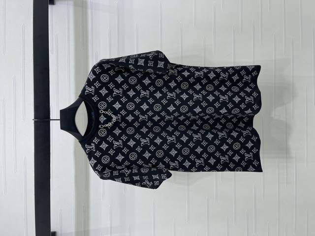 New, original, high-quality Louis Vui*Ton 2025 Early Fall collection! Crew-neck