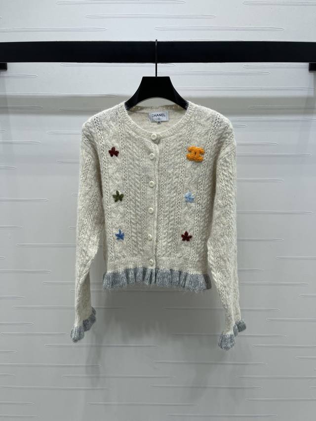 New, original, high-quality Chane* 2025 Early Fall Collection! This long-sleeve
