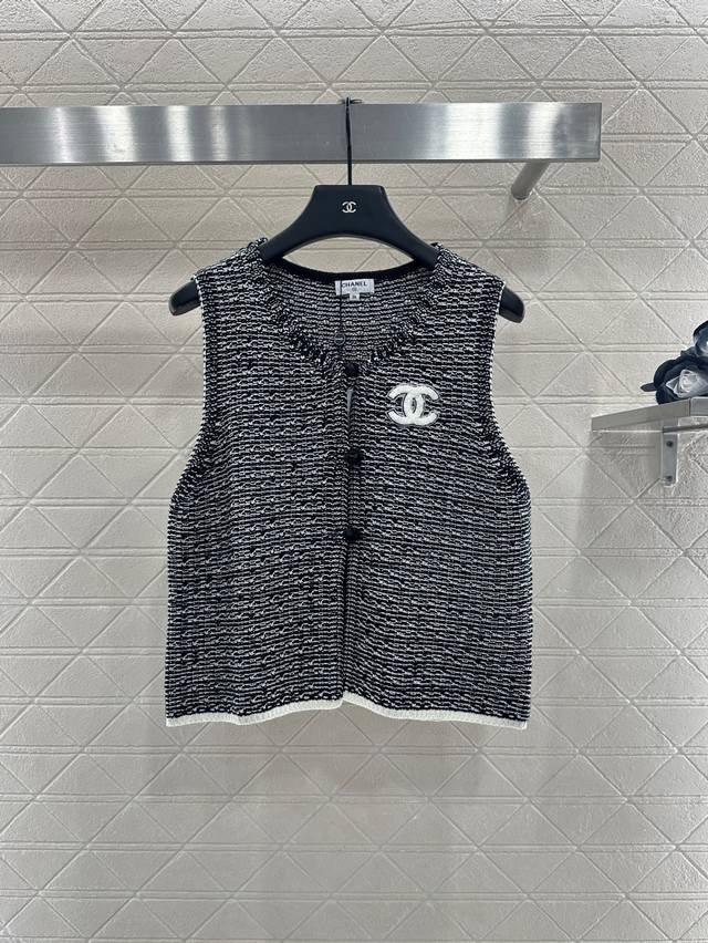 Chane* New arrival for 2025: Chinese-style buttoned knitted vest. Custom-woven f