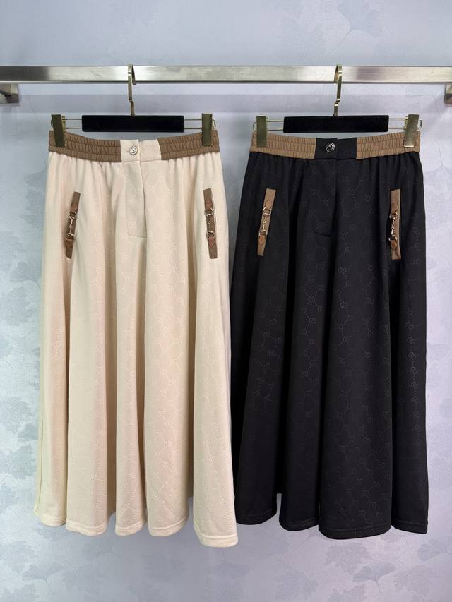 Gucc* 25 new all-over monogrammed double G print skirt with khaki waistband and