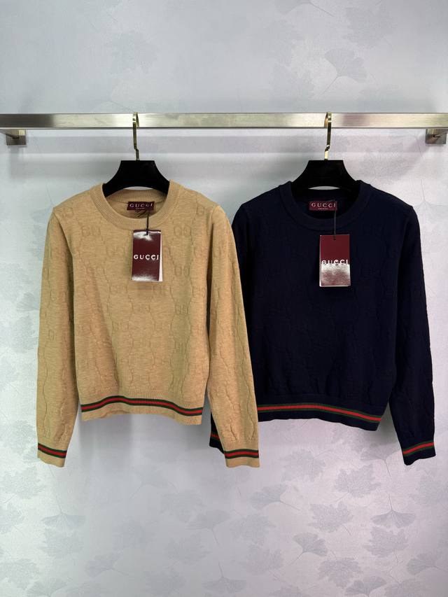 Gucc*25's new round-neck pullover knitted wool sweater features an all-over logo