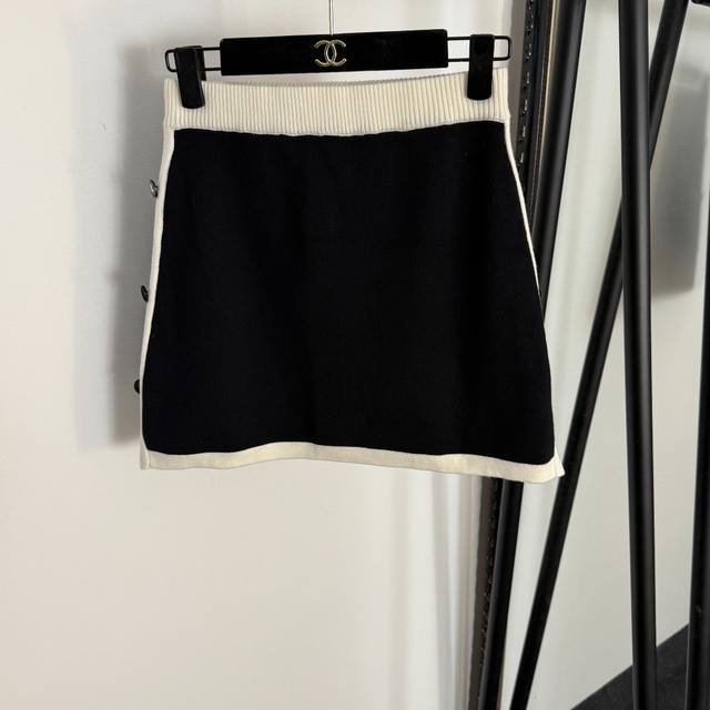Style No. 20255108 Dio* New Side Five-pointed Star Button A-line Slimming Knit