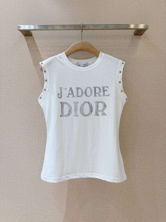 D's new product recommendation sleeveless top, made of classic linen sand, with