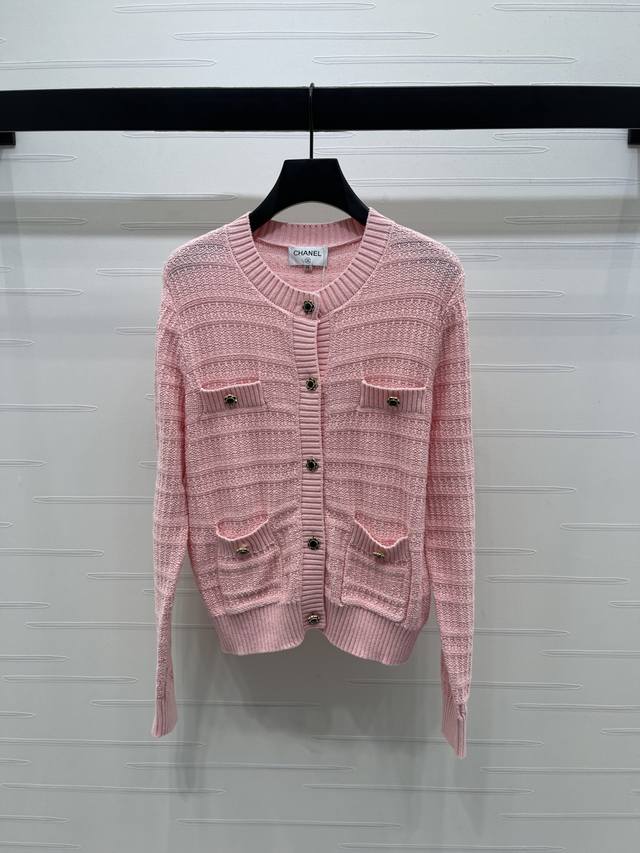 New, original, high-quality Chane* 2025 Early Fall Collection! Crew-neck knitte