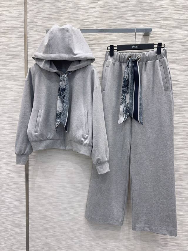 Christian Dio*2025Fw hits everyone's dream! This Instagram-inspired sweatshirt s