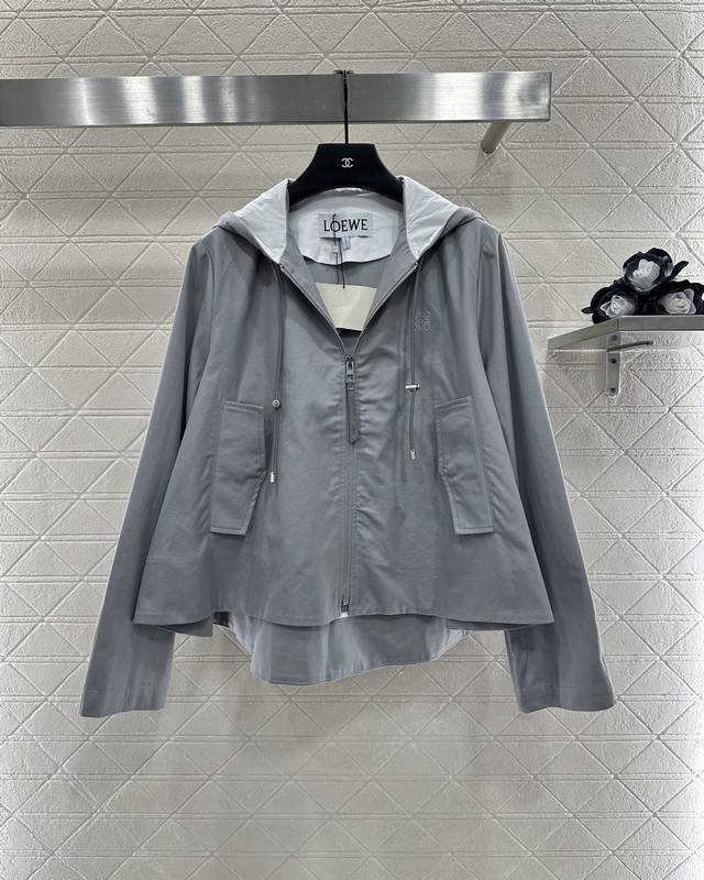 Loew* 2025 new arrivals: lapel hooded drawstring jacket. Made of custom Yb twill