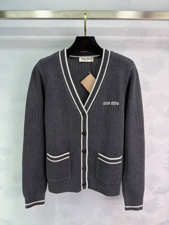 Miumi*25 new fall/winter V-neck knitted cardigan featuring the brand logo on the