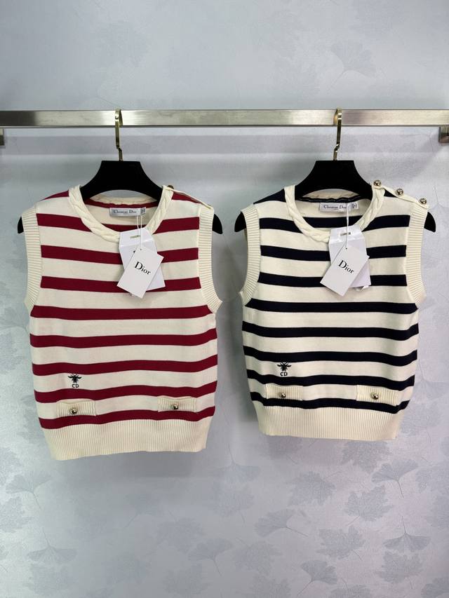 Dio*25's new early fall striped knit vest features a round neck design and bee e