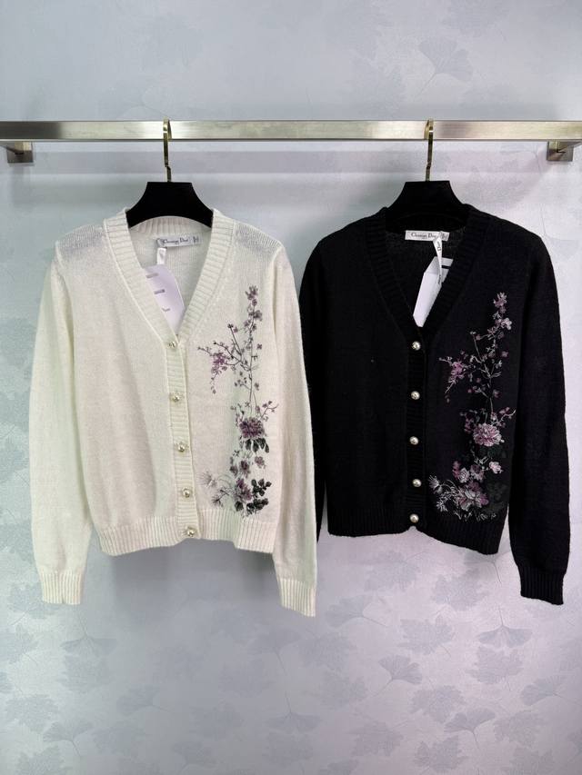 Dio*25 New Early Fall V-neck knitted cardigan featuring delicate floral embroide
