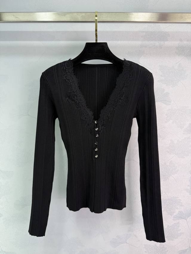 Se* 2025 new V-neck lace collar paired with a custom YB wool knit. Made of soft,