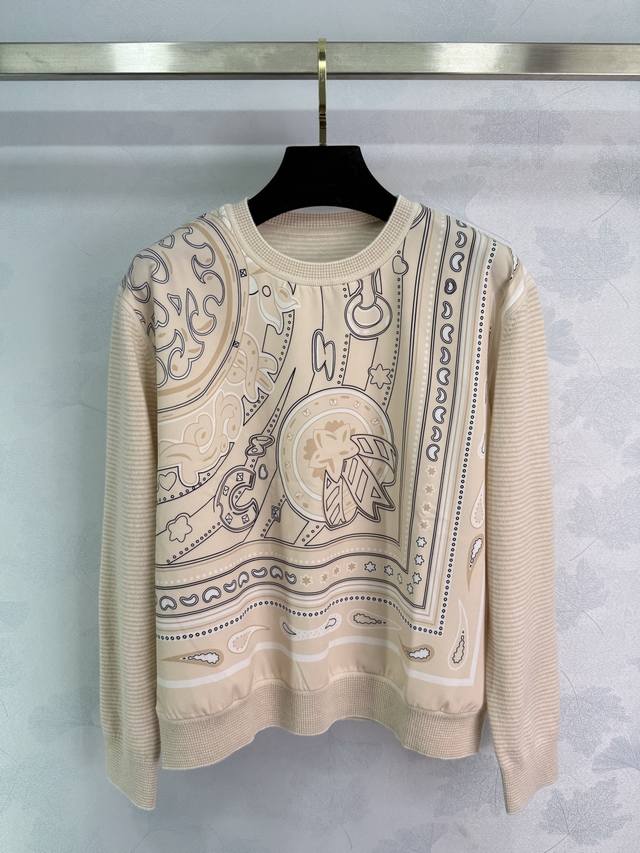 He*25's new fall/winter collection features a soft, apricot-colored jacquard pat