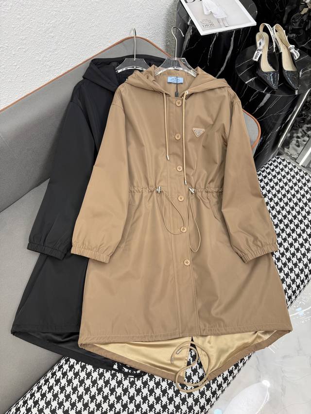 Prad* 25Ss new hooded long windbreaker with drawstring waist and hem. Classic tr