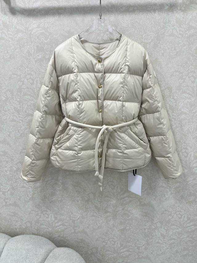 Moncl*R25's latest high-end Caramagne down jacket. Soft, crew-neck puffer jacket
