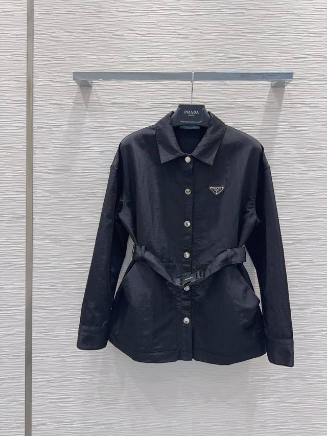 Prad* 2025Fw new coat is another fashionista favorite! Exquisite details, every