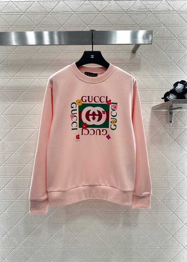 Gucc* New arrival for 2025: crew-neck, contrasting lettering sweatshirt. Made fr