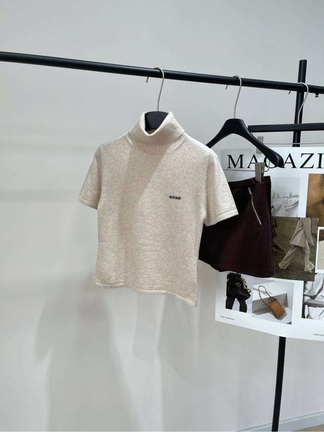 M Oatmeal Cashmere Turtleneck Short Sleeve Top., Fabric: Cashmere BlendColor: Oa
