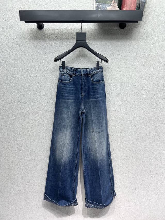 D-series cuffed denim trousers with a distressed effect. High-quality, plain den