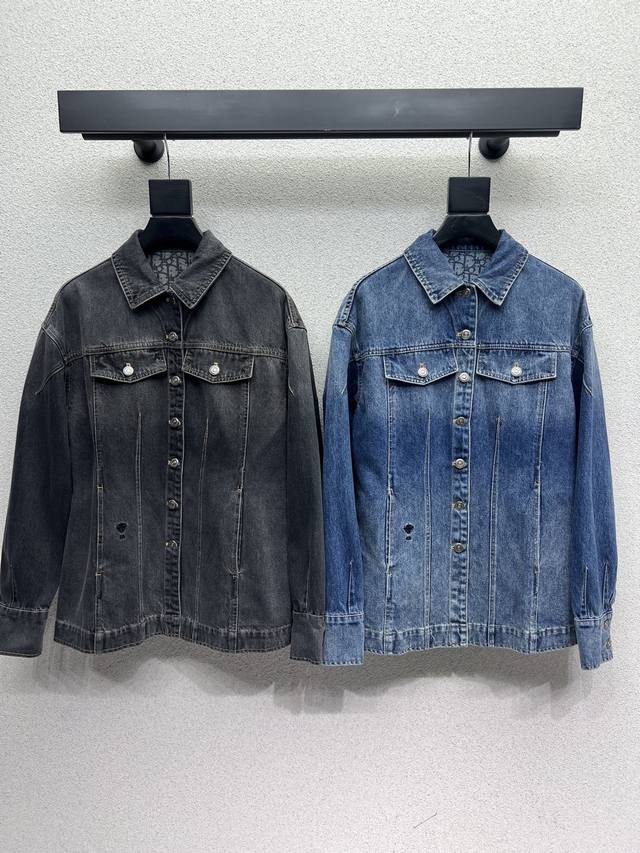 D series bee waisted denim jacket with distressed effect. Plain denim looks grea