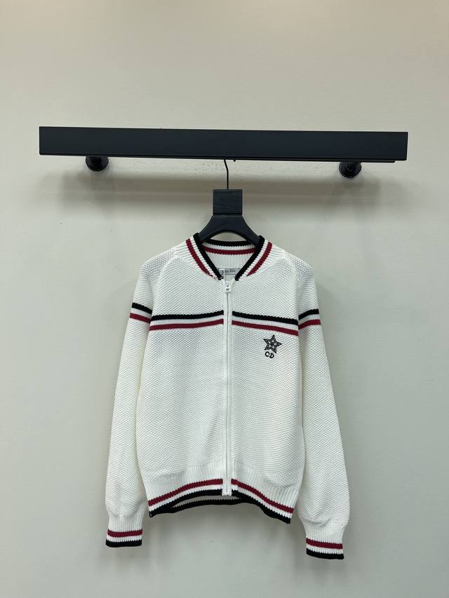 Dio*25's new tennis collection features a techno-zippered knit cardigan. This ca