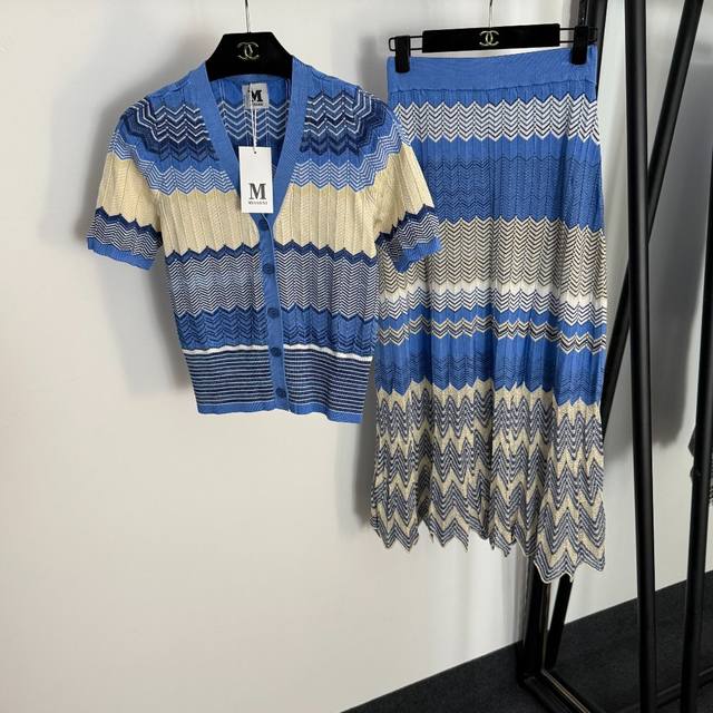 Style No. 20255045 Misson's newest knit suit, a colorblock wavy V-neck short-sl