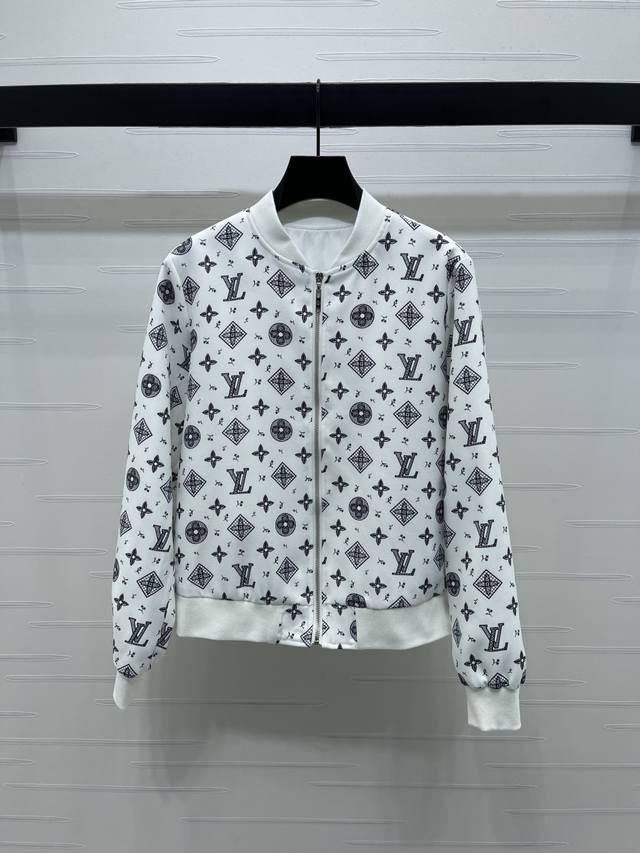 New, original, high-quality Louis Vui*Ton 2025 Early Fall collection! Four-leaf