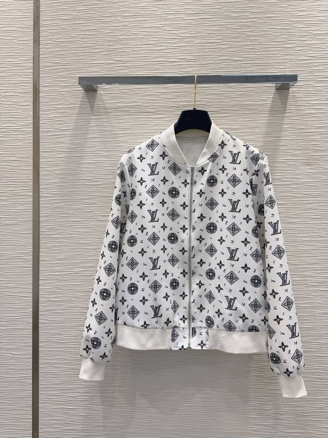 Louis Vuitto*2025Fw new coat is another fashionista's favorite! Exquisite detail