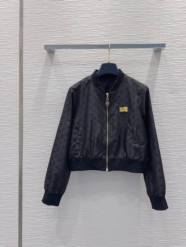 Louis Vuitto*2025Fw new coat is another fashionista's favorite! Exquisite detail